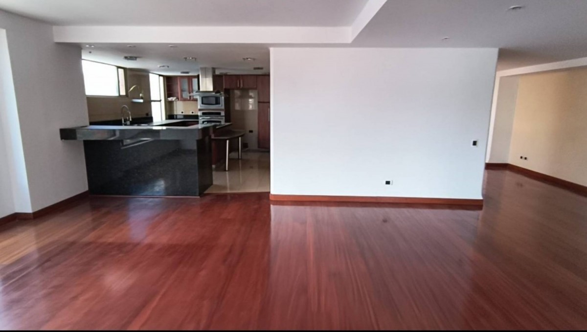 Apartamento en venta en Santa Barbara Occidental, Bogotá · foto 8 de 24