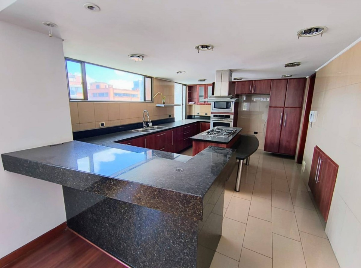 Apartamento en venta en Santa Barbara Occidental, Bogotá · foto 9 de 24