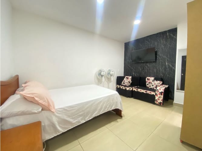 Apartaestudio en arriendo en La Castellana, Medellín, 35 m² · foto 5 de 8