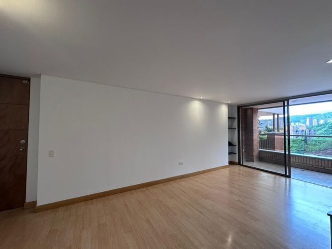 Apartamento de 2 alcobas en arriendo en El Poblado, Medellín, 87 m² · foto 3 de 19