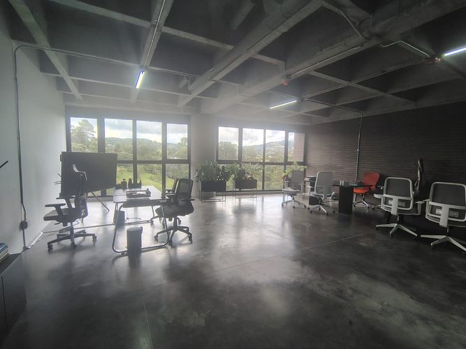 Oficina en arriendo en Loma Del Chocho, Envigado, 130 m² · foto 4 de 11