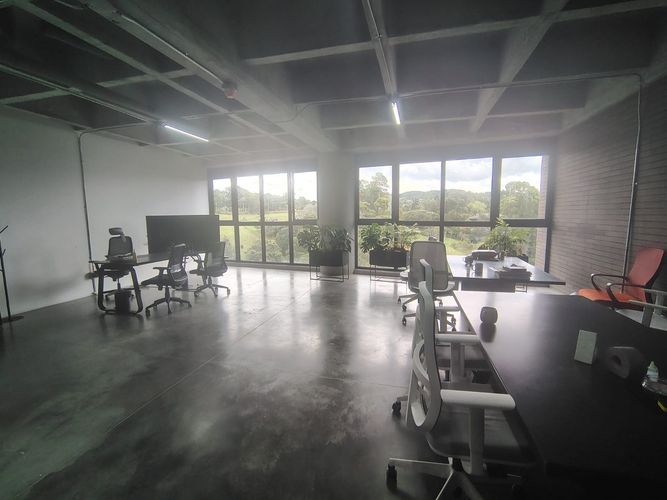 Oficina en arriendo en Loma Del Chocho, Envigado, 130 m² · foto 2 de 11