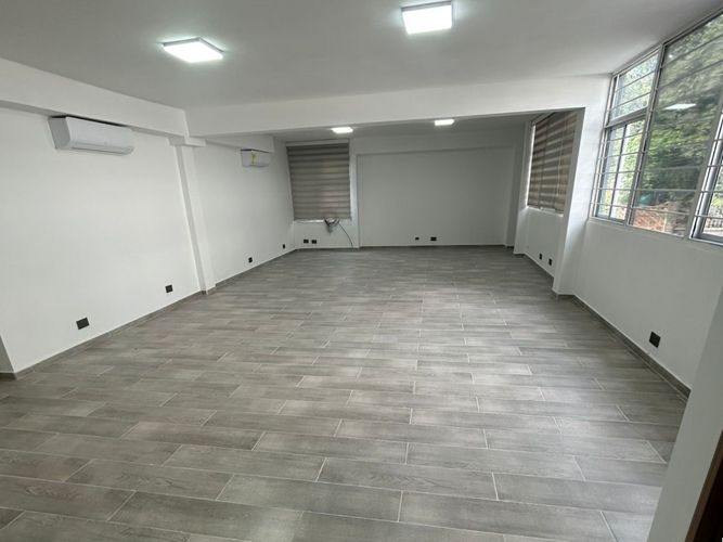 Oficina en arriendo en Manila, Medellín, 60 m² · foto 3 de 8