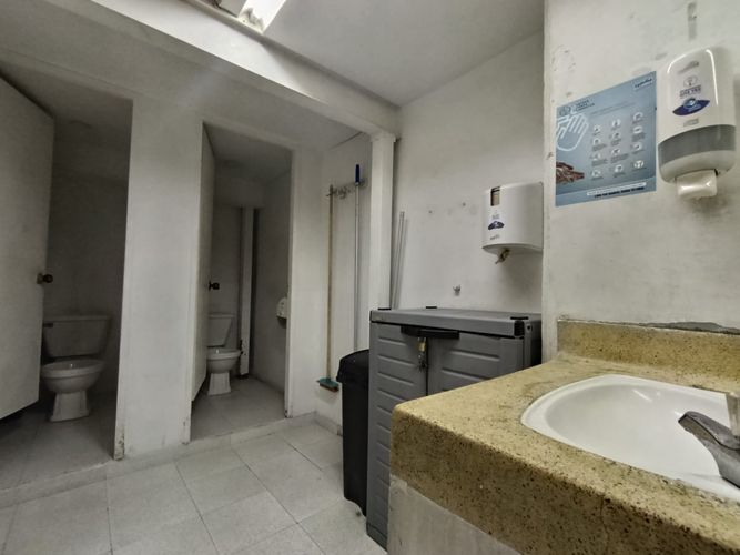 Bodega en arriendo en Cristo Rey, Medellín, 1200 m² · foto 3 de 15