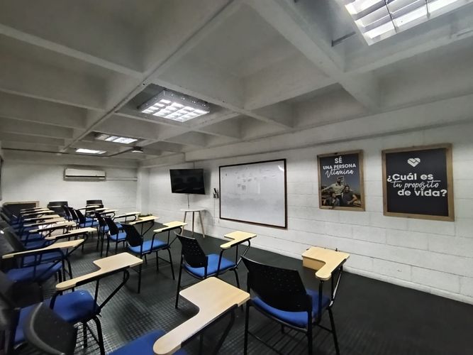 Bodega en arriendo en Cristo Rey, Medellín, 1200 m² · foto 5 de 15