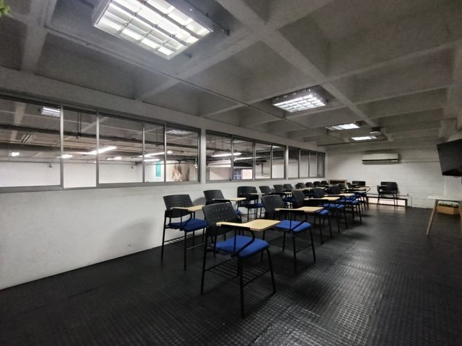 Bodega en arriendo en Cristo Rey, Medellín, 1200 m² · foto 6 de 15