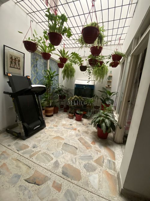 Casa de 10 alcobas en venta en Atanasio Girardot, Cali, 280 m² · foto 5 de 24