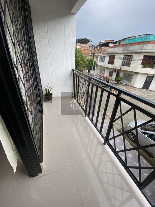 Casa de 10 alcobas en venta en Atanasio Girardot, Cali, 280 m² · foto 12 de 24