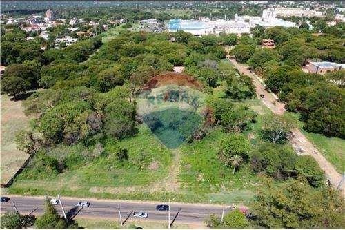 AMPLIO TERRENO EN ESQUINA - AV. LAGUNA GRANDE      J.A. — foto 2