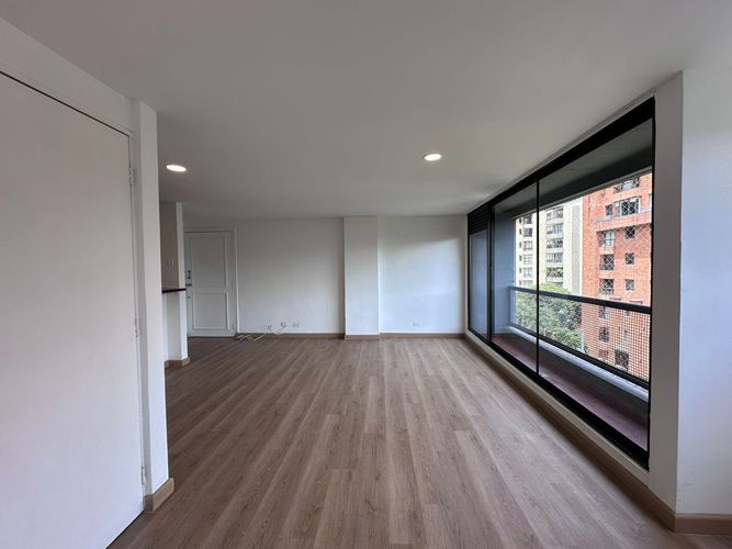 Apartamento de 2 alcobas en arriendo en El Poblado, Medellín, 101 m² · foto 4 de 20