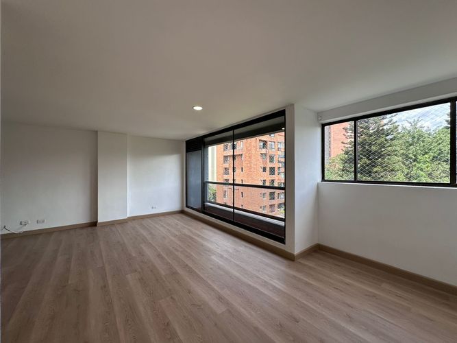 Apartamento de 2 alcobas en arriendo en El Poblado, Medellín, 101 m² · foto 3 de 20