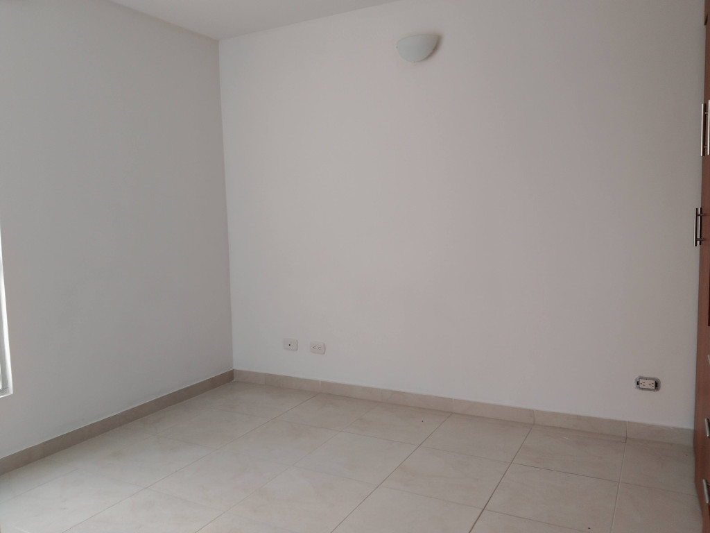 Apartamento en arriendo en Cr. Los Naranjos, Jamundí · foto 9 de 24