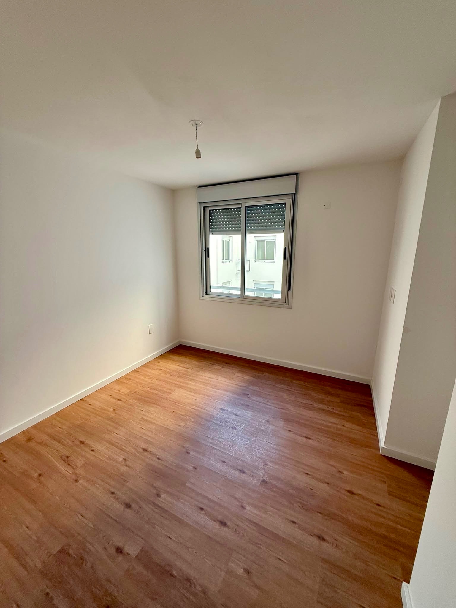 Vendo hermoso apto a estrenar en un 9no piso con hermosa vista de 2dorm y garage - Więcej