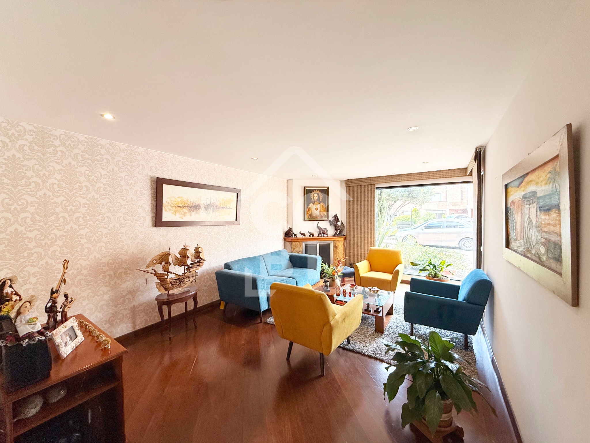 Casa en venta en Gratamira, Bogotá · foto 3 de 24