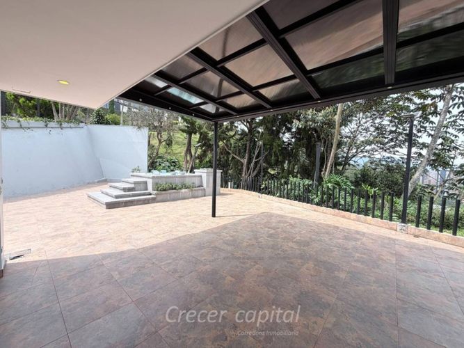 Casa de 5 alcobas en arriendo en Altos Del Poblado, Medellín, 587 m² · foto 5 de 24