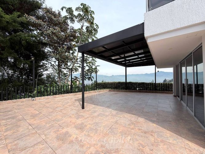 Casa de 5 alcobas en arriendo en Altos Del Poblado, Medellín, 587 m² · foto 6 de 24