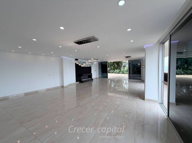 Casa de 5 alcobas en arriendo en Altos Del Poblado, Medellín, 587 m² · foto 14 de 24
