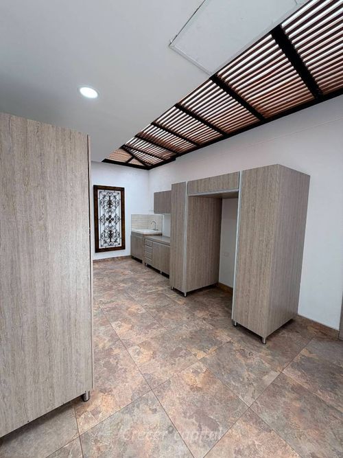 Casa de 5 alcobas en arriendo en Altos Del Poblado, Medellín, 587 m² · foto 17 de 24