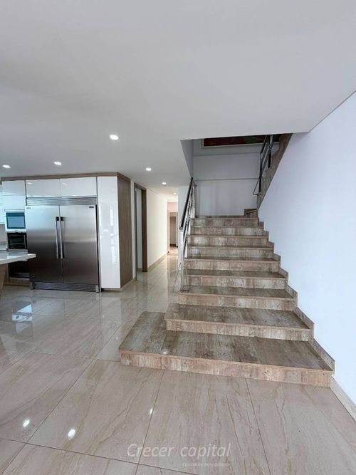 Casa de 5 alcobas en arriendo en Altos Del Poblado, Medellín, 587 m² · foto 19 de 24