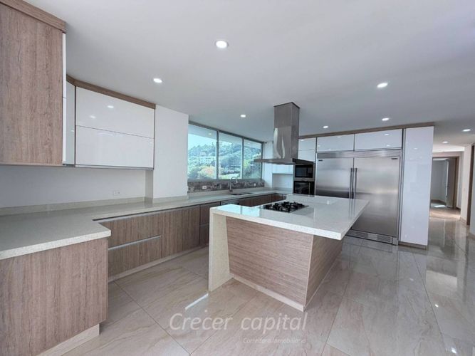 Casa de 5 alcobas en venta en Altos Del Poblado, Medellín, 587 m² · foto 10 de 24
