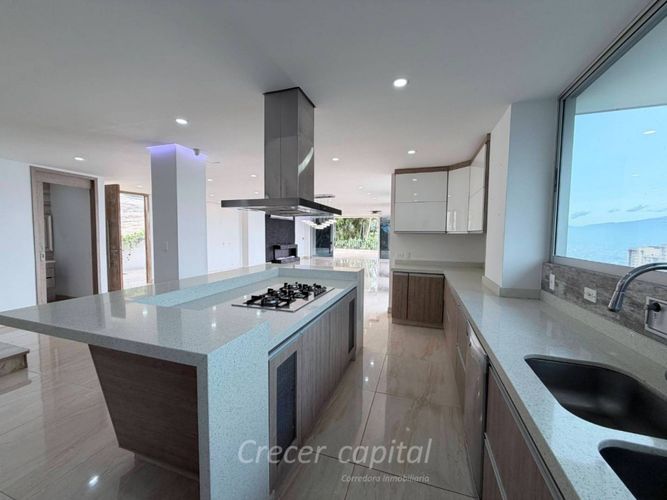Casa de 5 alcobas en venta en Altos Del Poblado, Medellín, 587 m² · foto 12 de 24