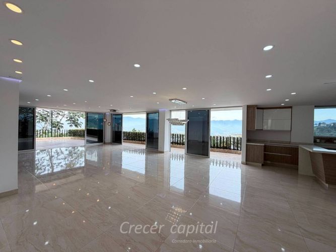 Casa de 5 alcobas en venta en Altos Del Poblado, Medellín, 587 m² · foto 13 de 24