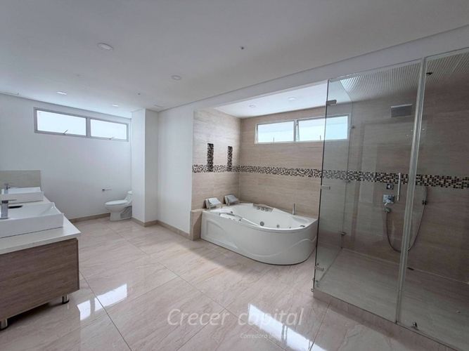 Casa de 5 alcobas en venta en Altos Del Poblado, Medellín, 587 m² · foto 23 de 24
