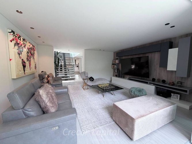 Casa de 4 alcobas en venta en Altos Del Poblado, Medellín, 630 m² · foto 3 de 24