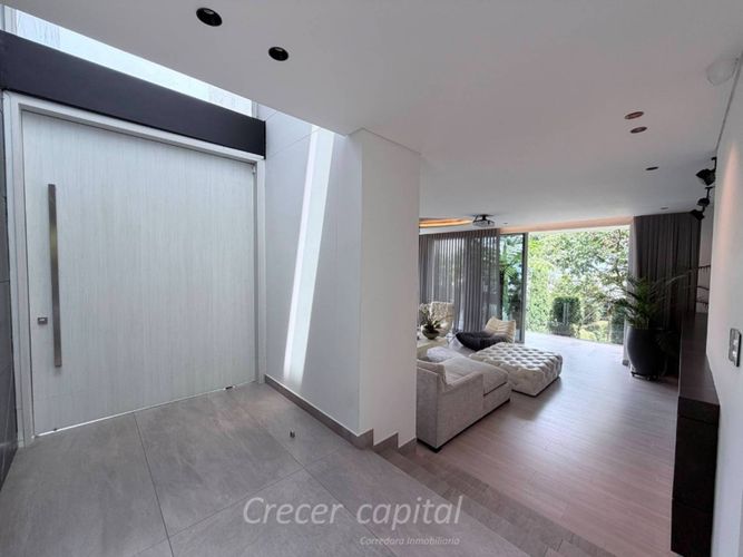 Casa de 4 alcobas en venta en Altos Del Poblado, Medellín, 630 m² · foto 8 de 24