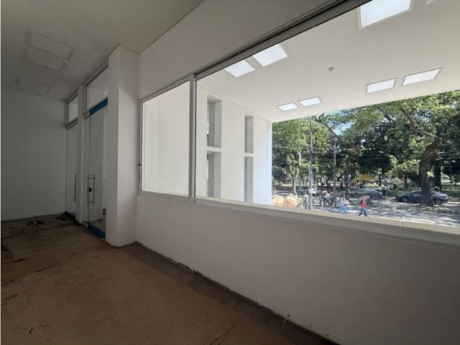 Edificio en venta en Tequendama, Cali, 2352 m² · foto 2 de 16