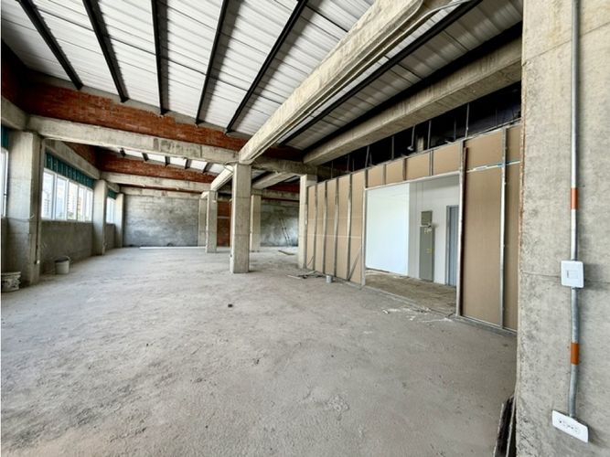 Edificio en venta en Tequendama, Cali, 2352 m² · foto 13 de 16