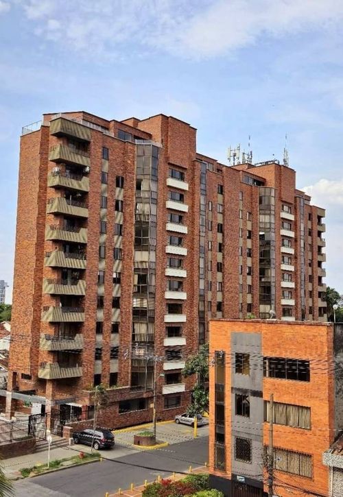 Apartamento de 4 alcobas en venta en Cuarto De Legua - Guadalupe, Cali, 300 m² · foto 2 de 19