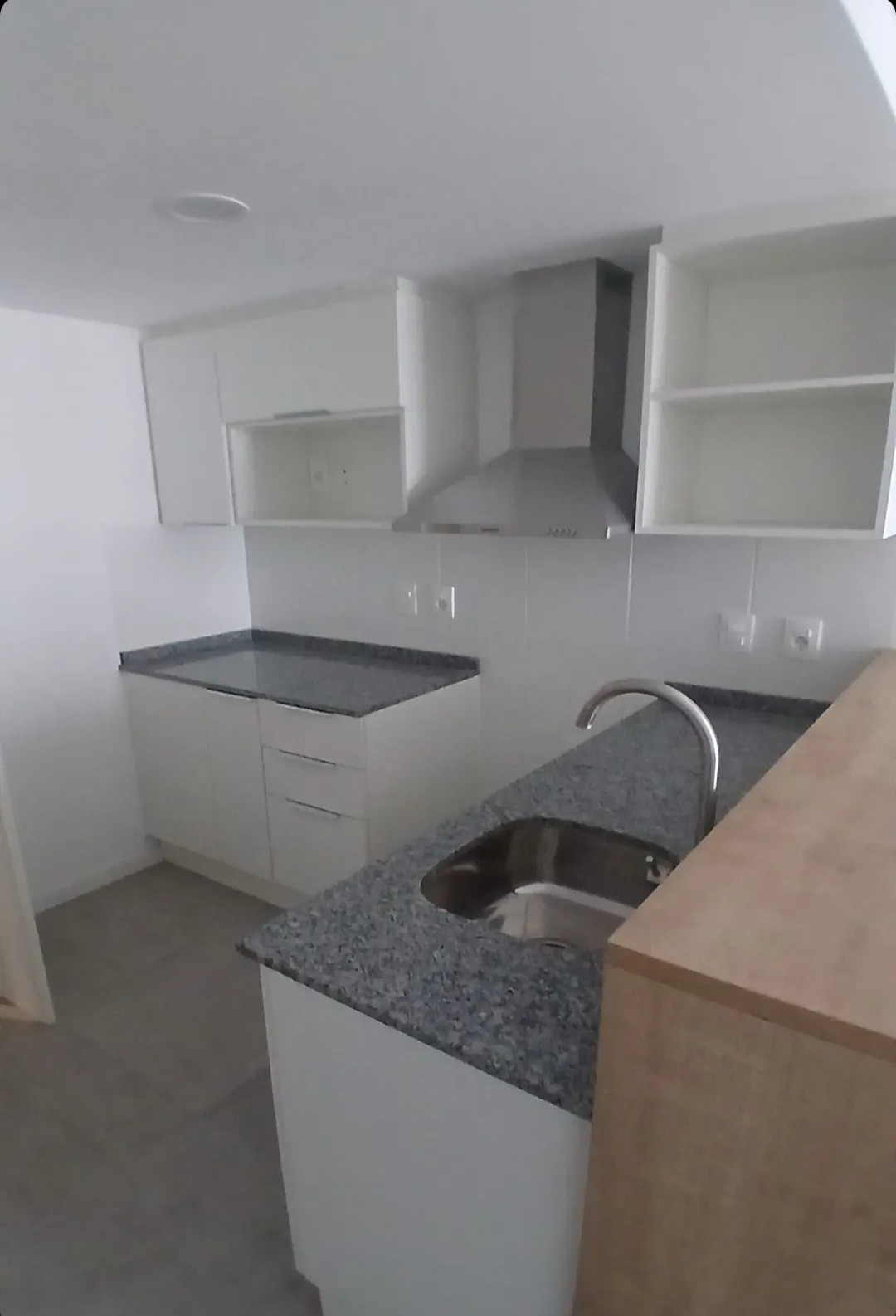 Exclusivo apartamento de 1 dormitorio en ubicación privilegiada sobre la calle Paraguay, entre San José y Soriano,  con espectacular patio de 30 m2 de uso exclusivo con parrillero. · Foto 6