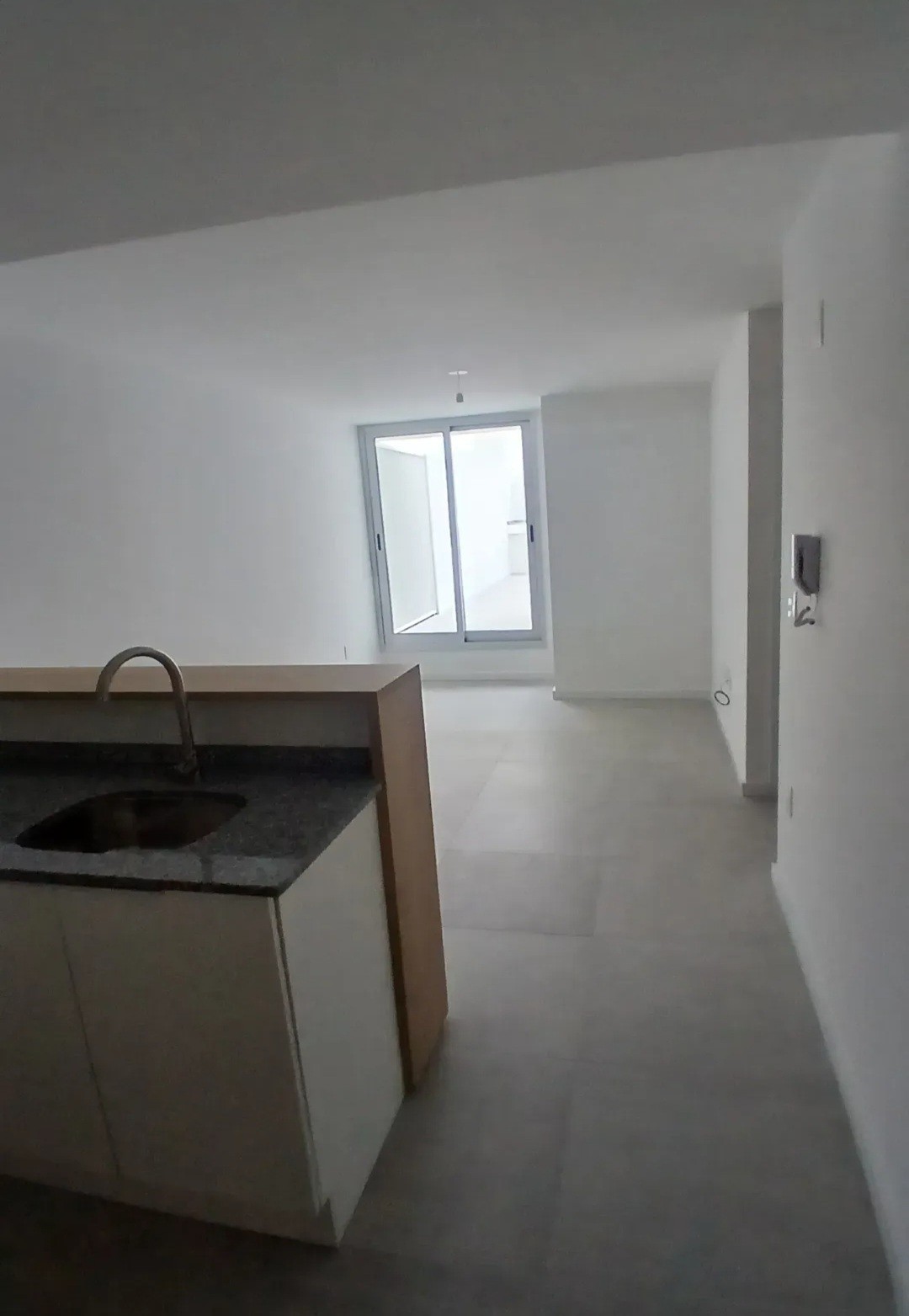 Exclusivo apartamento de 1 dormitorio en ubicación privilegiada sobre la calle Paraguay, entre San José y Soriano,  con espectacular patio de 30 m2 de uso exclusivo con parrillero. · Foto 5