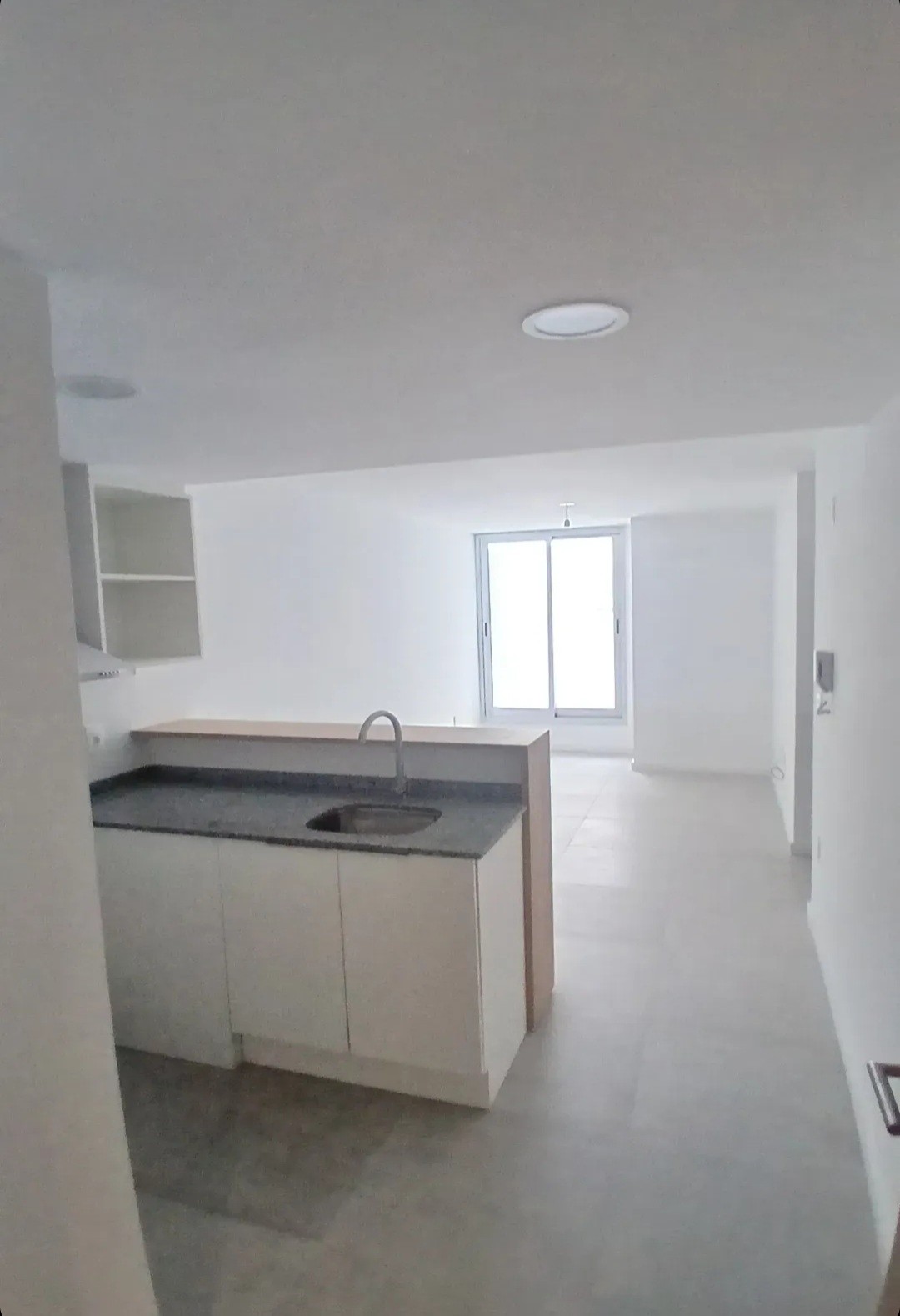 Exclusivo apartamento de 1 dormitorio en ubicación privilegiada sobre la calle Paraguay, entre San José y Soriano,  con espectacular patio de 30 m2 de uso exclusivo con parrillero. · Foto 4