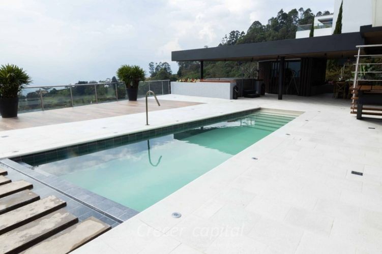 Casa de 5 alcobas en venta en Altos Del Poblado, Medellín, 1150 m² · foto 1 de 24