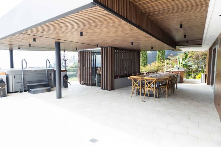 Casa de 5 alcobas en venta en Altos Del Poblado, Medellín, 1150 m² · foto 5 de 24