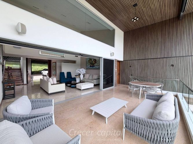 Casa de 5 alcobas en venta en Altos Del Poblado, Medellín, 1150 m² · foto 13 de 24