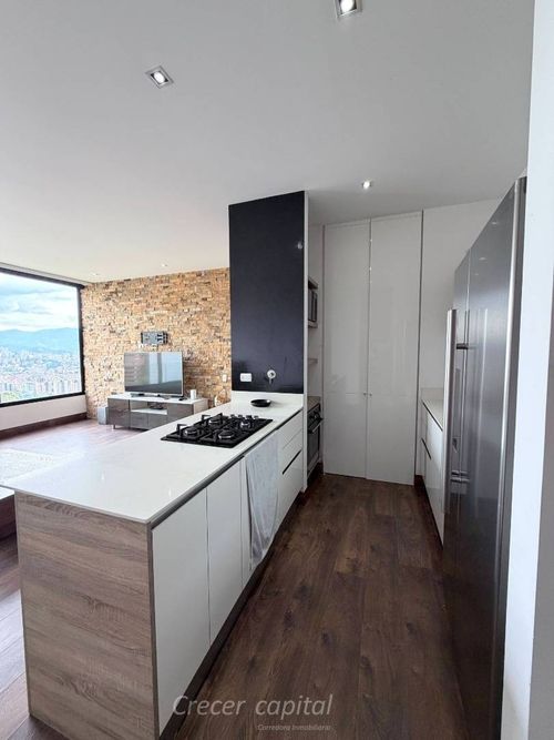 Apartamento en venta en Altos Del Poblado, Medellín · foto 7 de 24