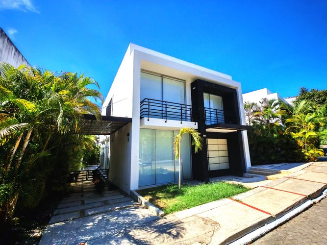 Casa de 4 alcobas en venta en Girardot, Girardot, 197 m² · foto 2 de 15