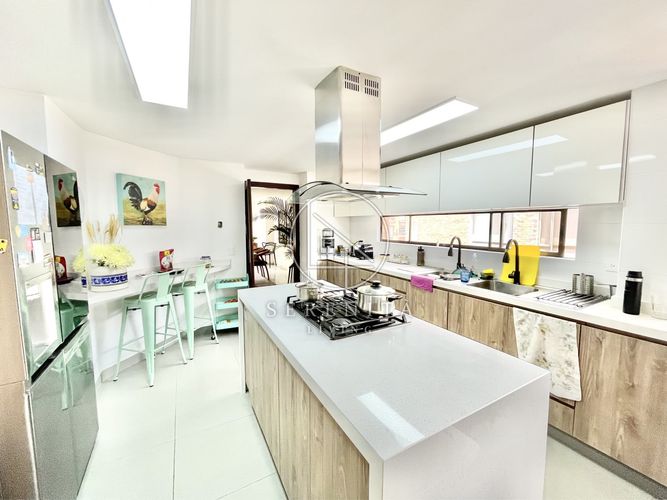 Apartamento de 3 alcobas en venta en Chico Norte, Bogotá, 265 m² · foto 8 de 18