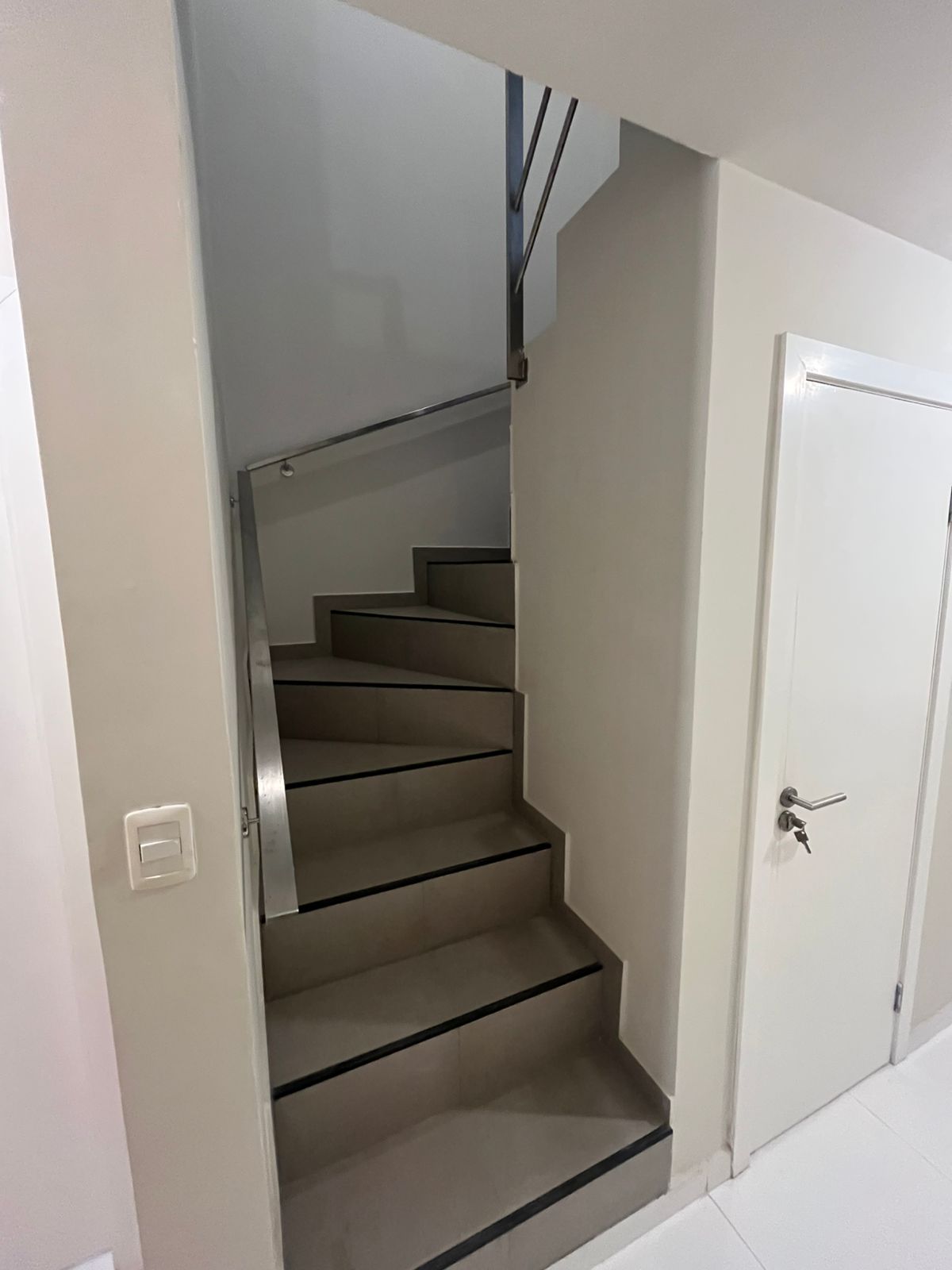 ALQUILO O VENDO PENTHOUSE AMOBLADO CON VISTA A LA BAHIA Edificio Giardini Naxos — foto 2