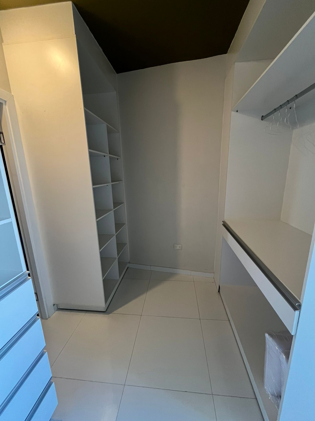 ALQUILO O VENDO PENTHOUSE AMOBLADO CON VISTA A LA BAHIA Edificio Giardini Naxos — foto 3
