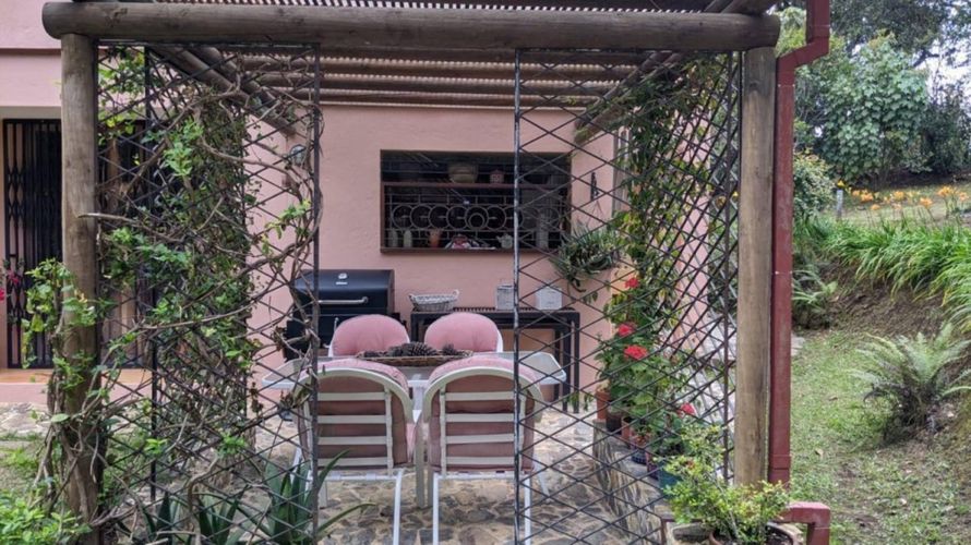 Casa de 4 alcobas en venta en Santa Elena, Medellín, 367 m² · foto 4 de 24