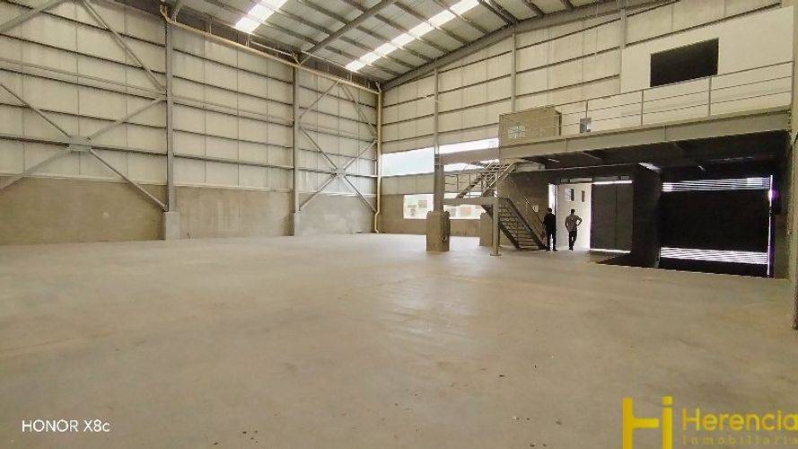 Bodega en arriendo en Quebrada Arriba, Copacabana, 730 m² · foto 2 de 21