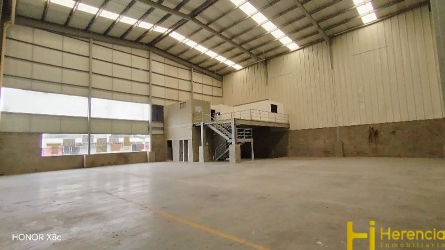 Bodega en arriendo en Quebrada Arriba, Copacabana, 730 m² · foto 3 de 21