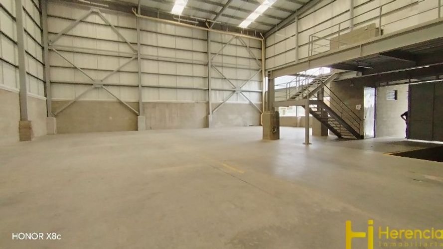 Bodega en arriendo en Quebrada Arriba, Copacabana, 730 m² · foto 4 de 21