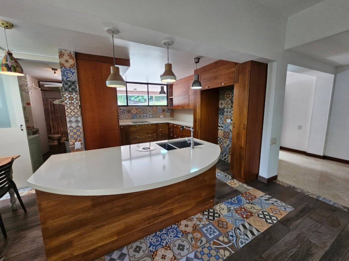 Casa en arriendo en El Poblado, Medellín · foto 3 de 21