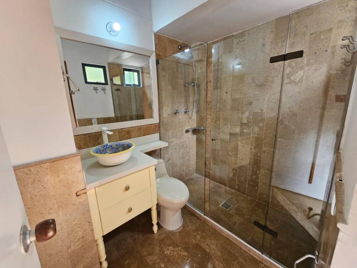 Casa en arriendo en El Poblado, Medellín · foto 12 de 21