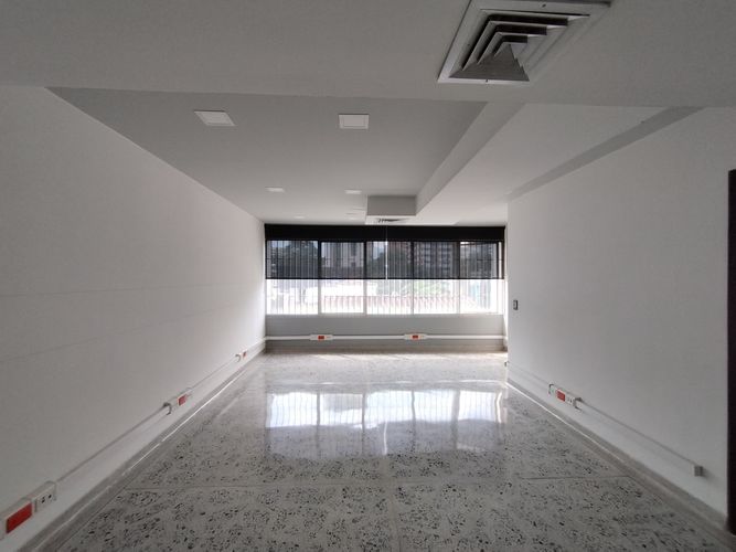 Oficina en arriendo en El Poblado, Medellín, 43 m² · foto 2 de 12